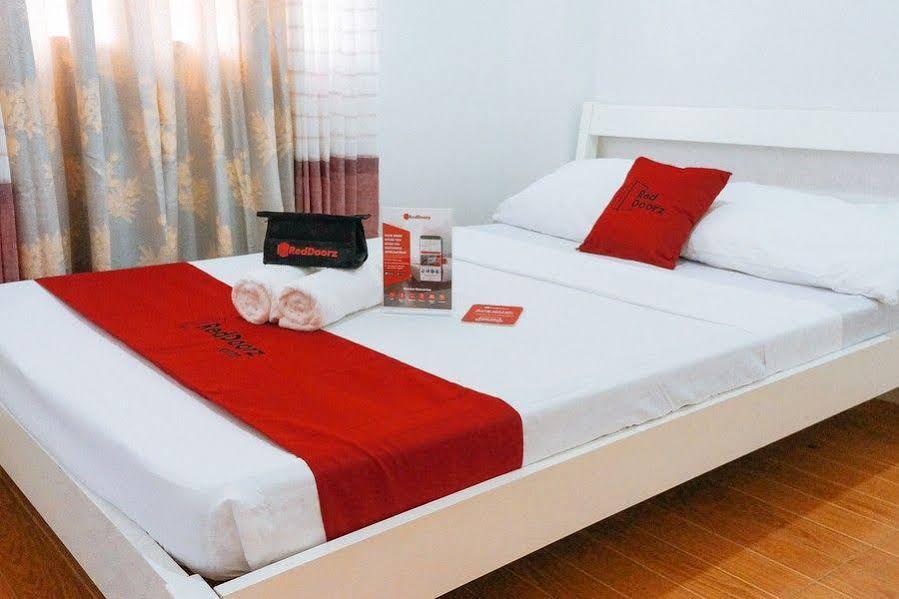 RedDoorz Plus near Talisay Town Center Exterior foto