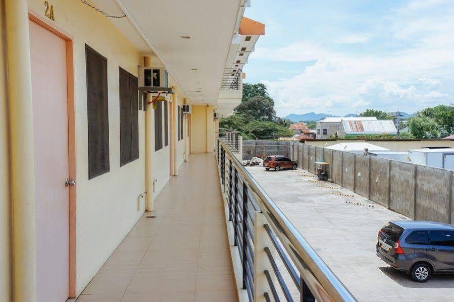 RedDoorz Plus near Talisay Town Center Exterior foto